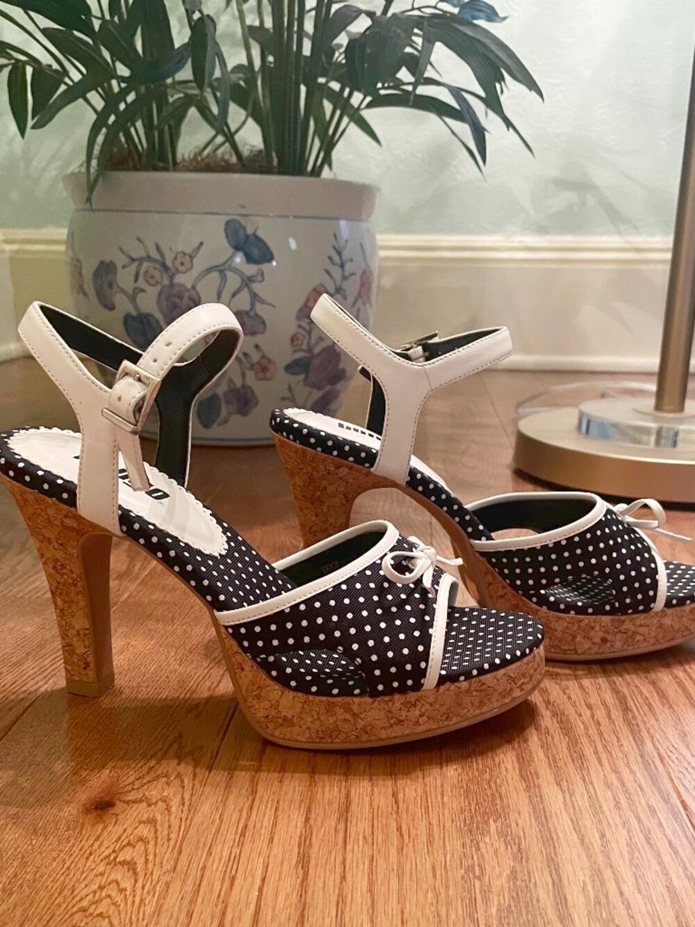 Pretty Polka Dot Heels Black and White size 6 1/2